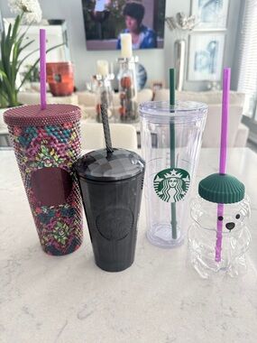 Starbucks (3) & Teddy bear (1) 🧸 cup- lot of 4.